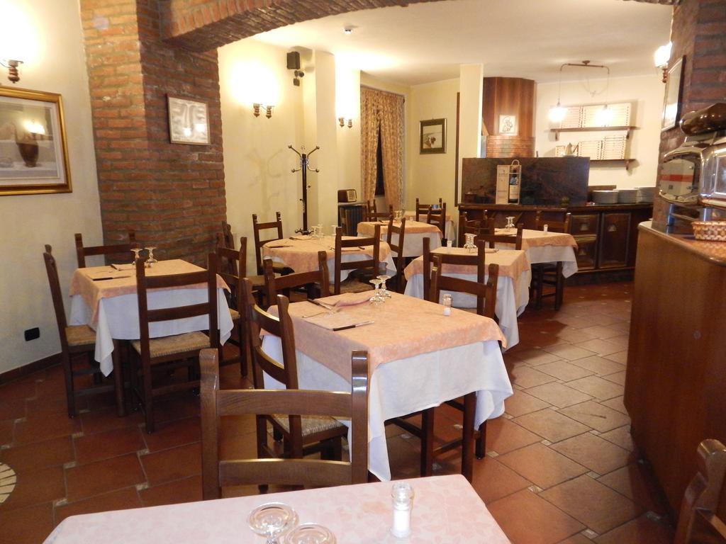 Risthotel Pizzeria Italia Godiasco Exterior photo